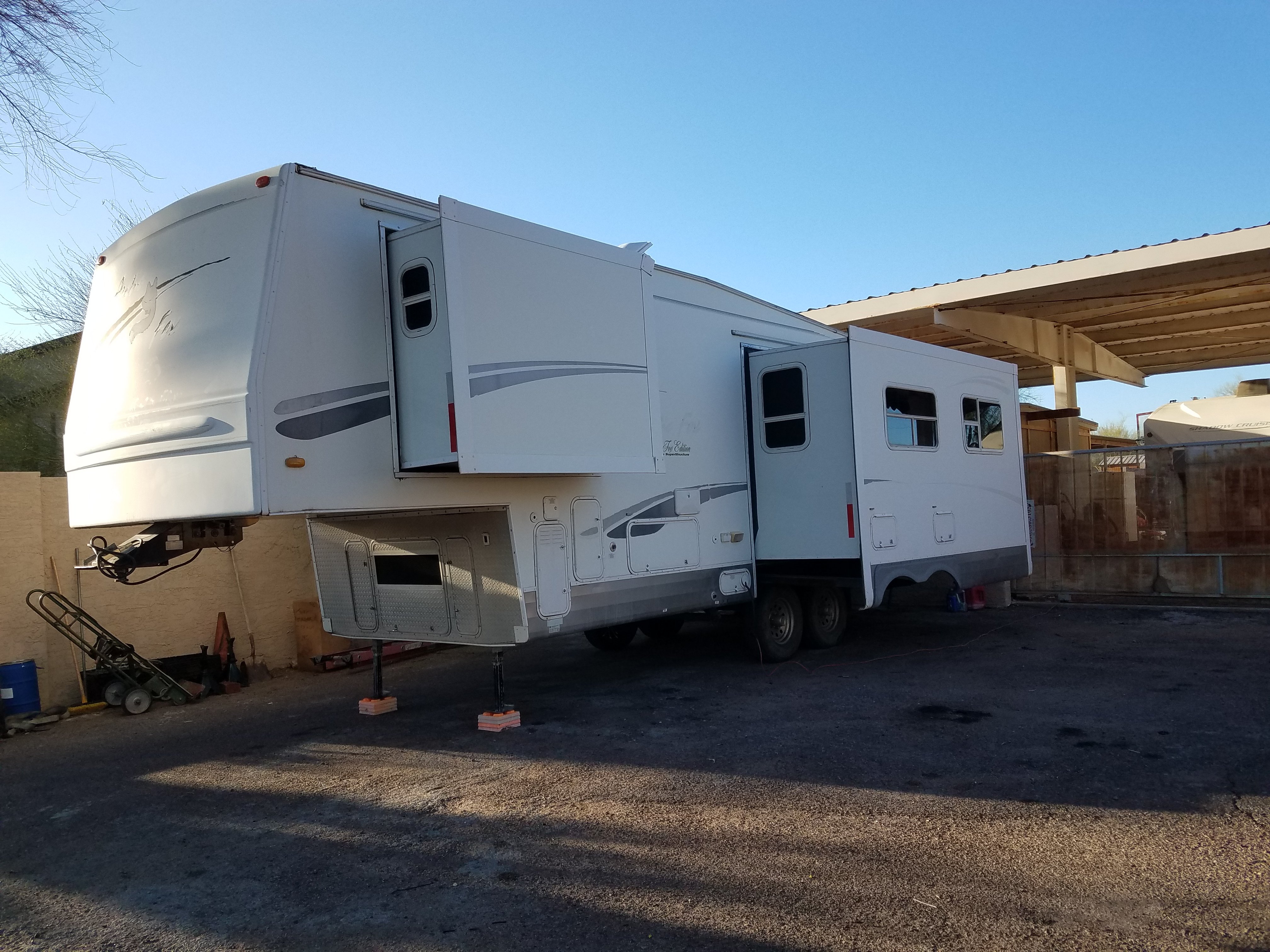 Arctic fox silver fox Four Seasons fifth wheel - Classified Ads