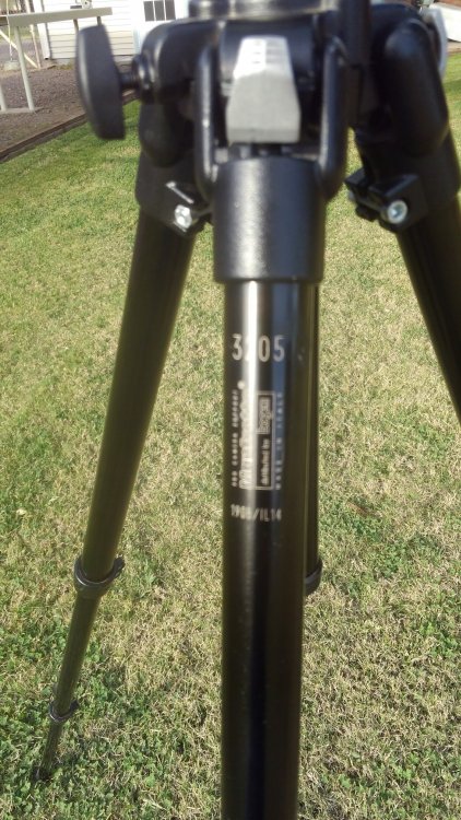 Manfrotto 3205 tripod.jpg